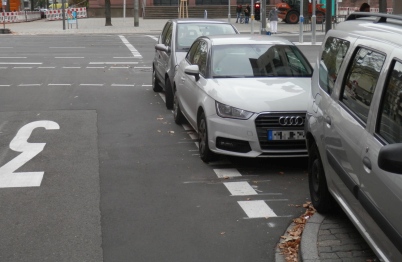 Falschparer auf Radfahrstreifen
